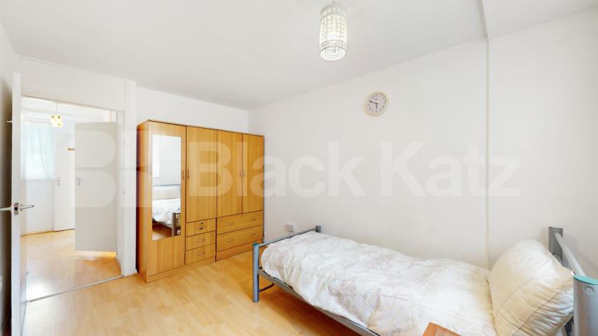 Stylish 2 Bed Split-Level Garden Flat in Prime W10 Location Dowland Street, Queens Park